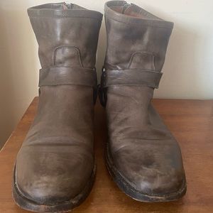 Frye Phillip Harness Short in Smoke (Dark Brown) - Barely worn, good condition